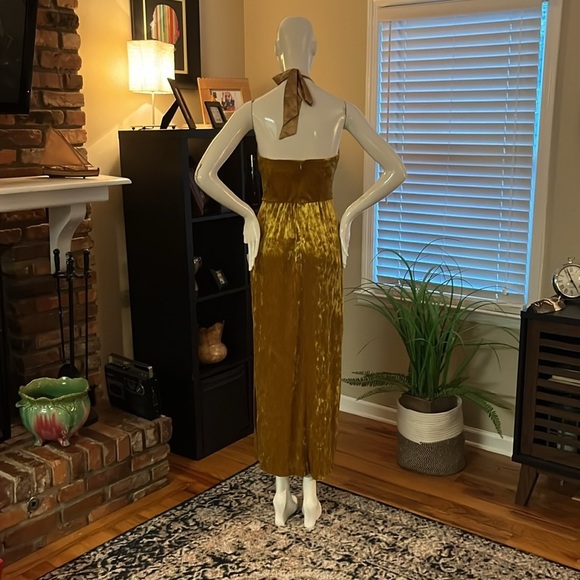 Avec Les Filles Gold Velvet halter long dress
Size: 2 - Picture 2 of 6